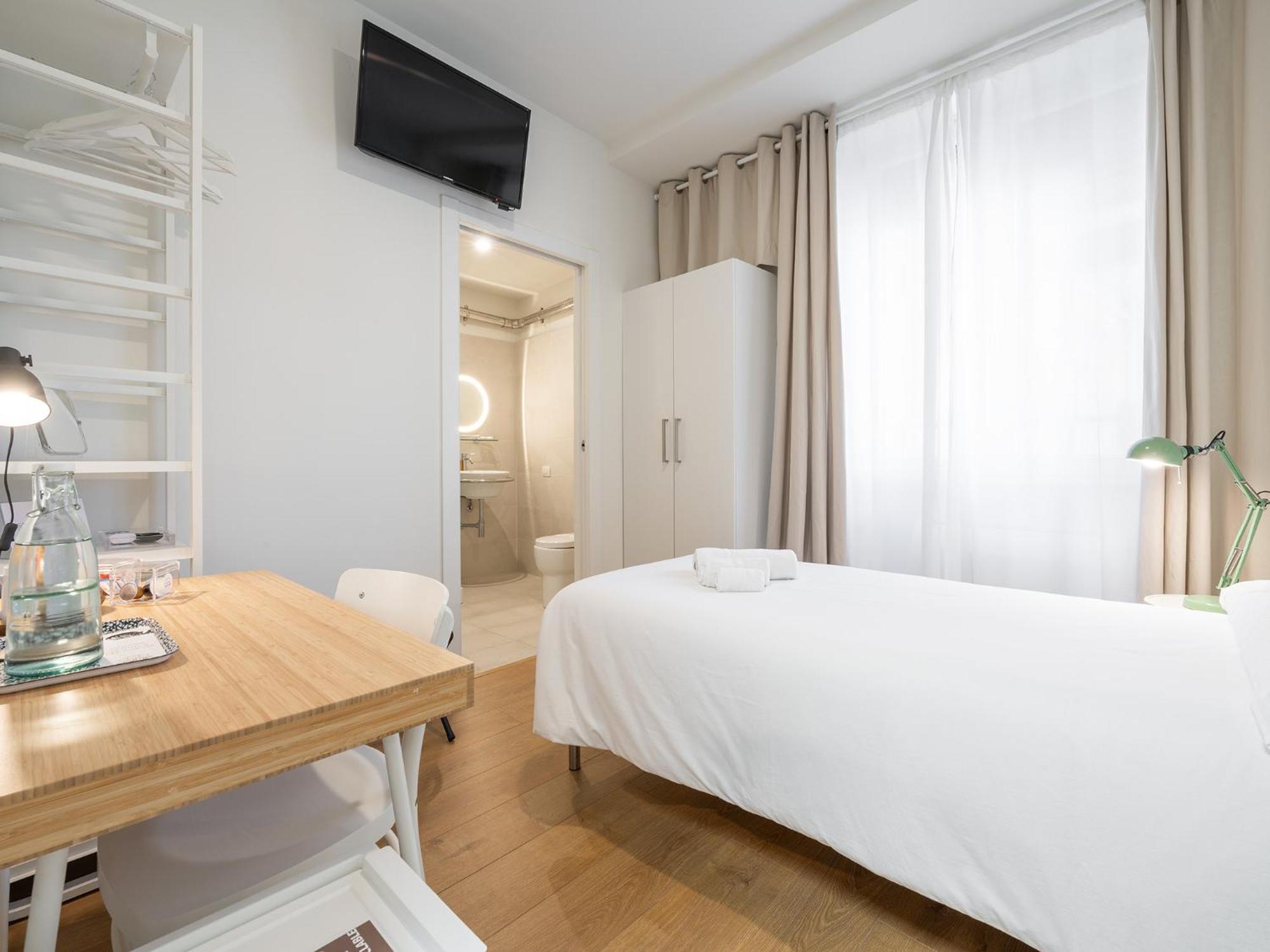 Dome Hotel กาญารี ภายนอก รูปภาพ